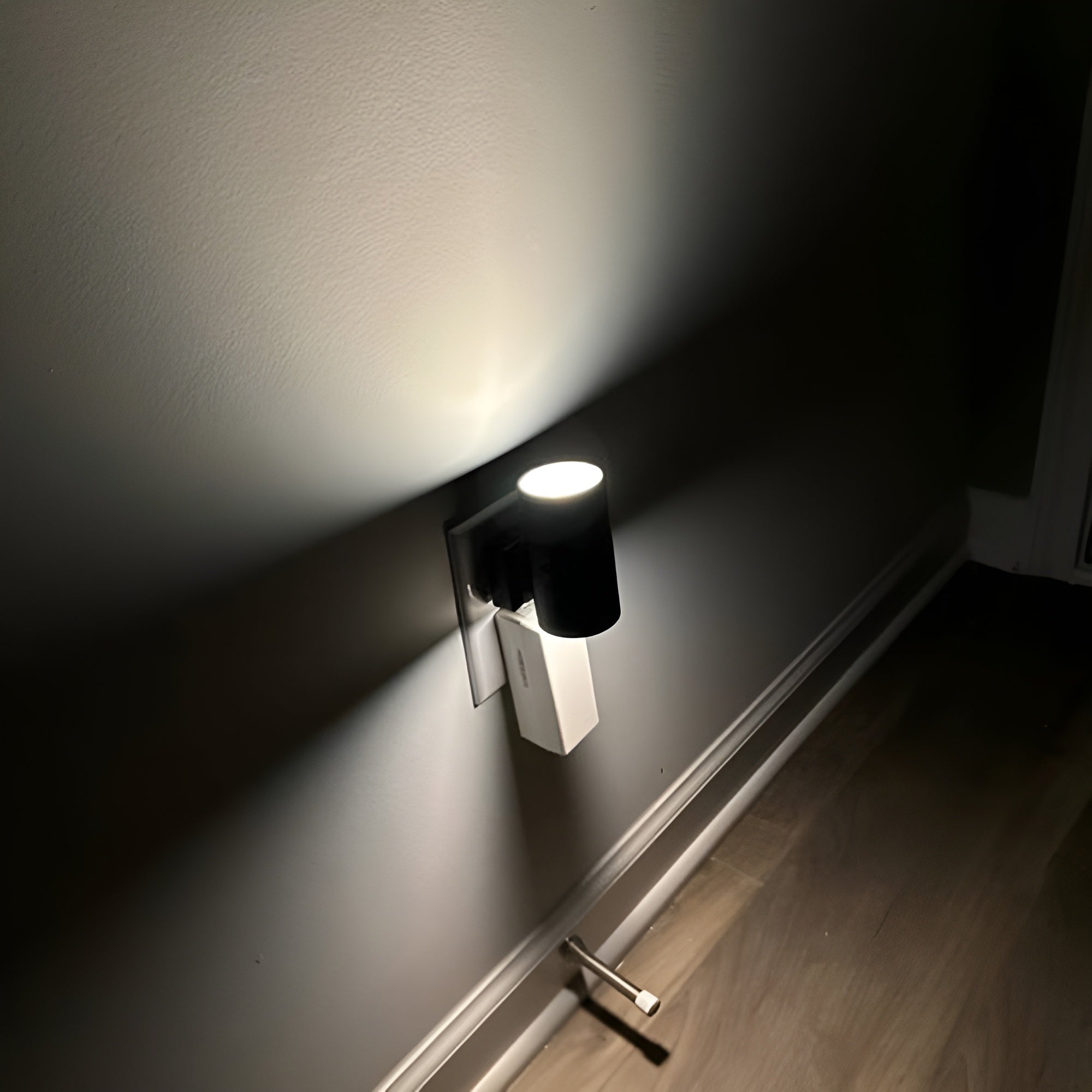 Ledsen™ NightLight: Moderne Bærbar Dæmpbar Plug-In Nat Lys
