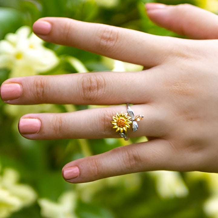 Jewelance™ SunflowerRing 1+1 GRATIS: Elegant Justerbar Spinning Solsikke Ring