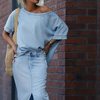 Icone™ FashionSet: Stilfuld Off-Shoulder Top Og Denimnederdel